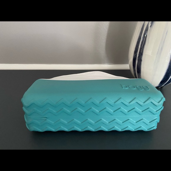 Bogg Beauty Bag NWT - Picture 2 of 3